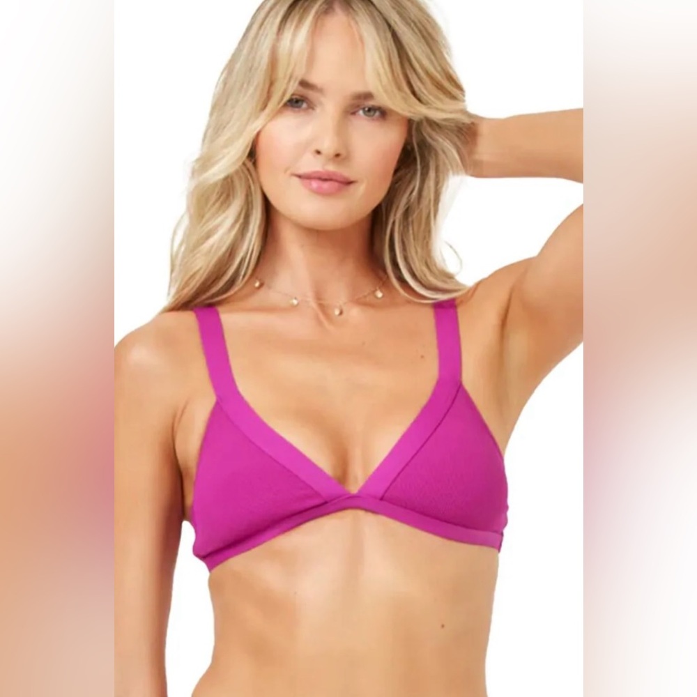 L*Space Berry Farrah Ribbed Deep V Bikini Top
Swimwear Size Large